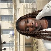 Professeur particulier qui donne cours aux élèves du primaire